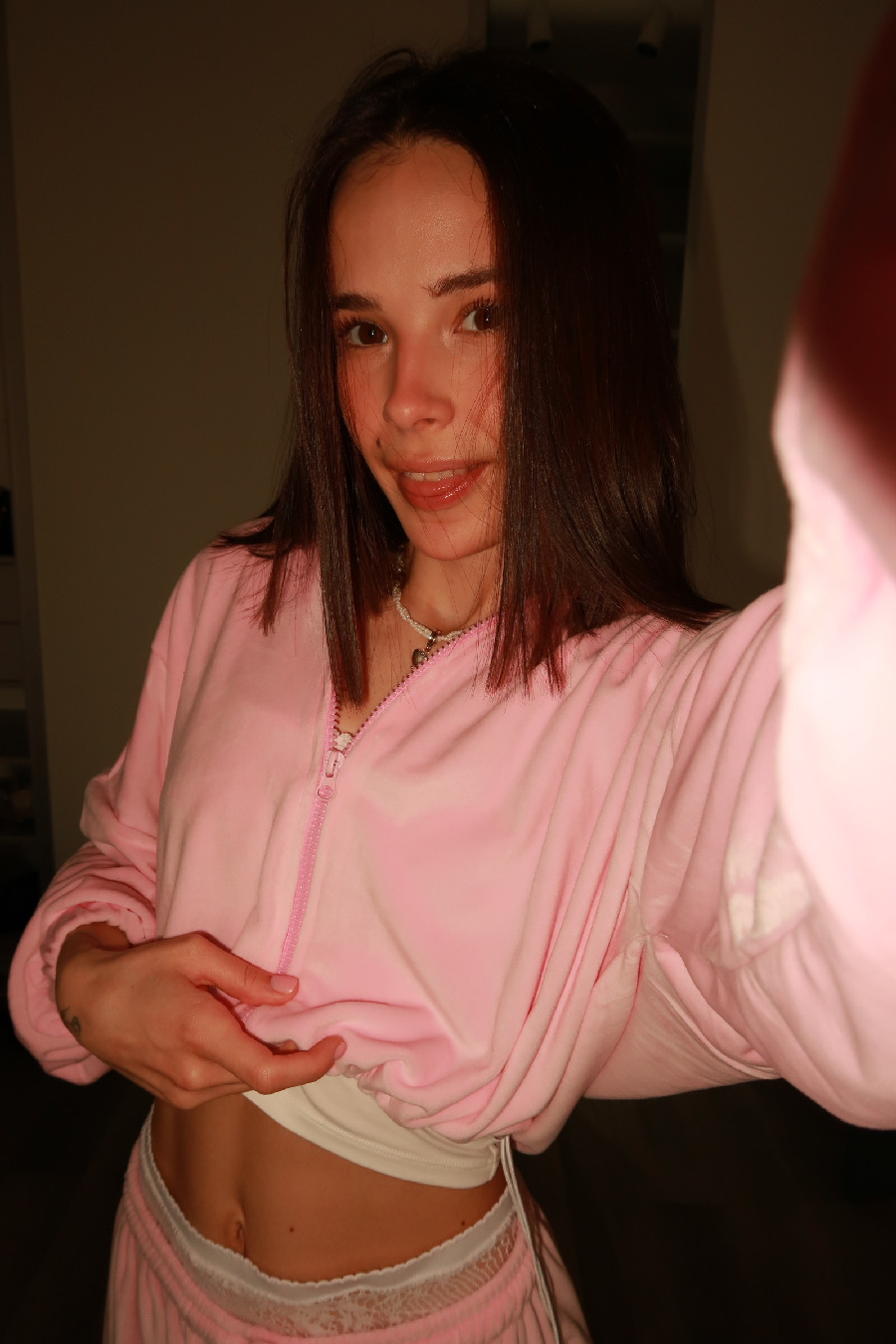 Tina brings the glow — live moments in Cuttack